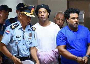 حبس رونالدينيو وشقيقه 6 أشهر على ذمة التحقيق