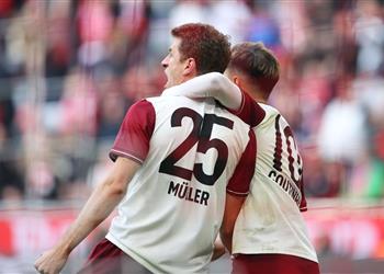 بالفيديو بايرن ميونخ يتخطى أوجسبورج بثنائية في الدوري الألماني