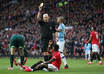 سولشاير يسخر من عدم احتساب ركلة جزاء لـ فريد أمام مانشستر سيتي نملك عيونا مختلفة عن الحكام