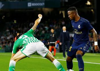 فيديو سيدني يفتتح التسجيل لبيتيس أمام ريال مدريد