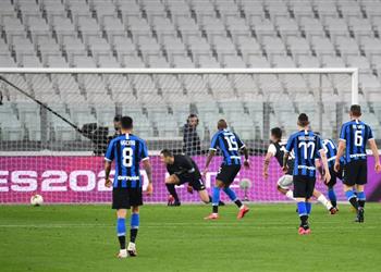 بالفيديو يوفنتوس يهزم إنتر بثنائية ويستعيد صدارة الدوري الإيطالي في غياب الجماهير