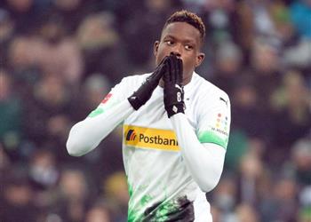 لاعب وسط مونشنجلادباخ يرد على اهتمام ليفربول ومانشستر يونايتد بضمه