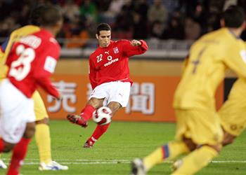 أبو تريكة يطالب بإيقاف النشاط بسبب كورونا ويناشد رونالدو وميسي امتنعا عن اللعب فخسائر الإنسان لا تعوض