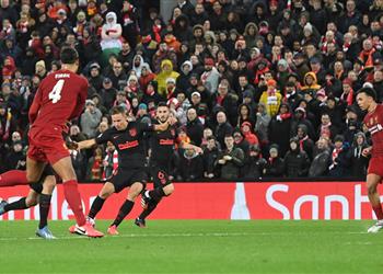 أخطاء أدريان لا تنتهي فيديو يورنتي يحرز الهدف الأول لـ أتلتيكو مدريد في ليفربول