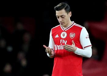 أوزيل بعد إيقاف الدوري الإنجليزي الصحة أهم من كرة القدم حالي ا