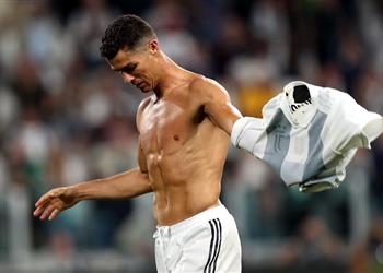 عادة غريبة قبل المباريات روني يكشف سر جسم كريستيانو رونالدو المثالي