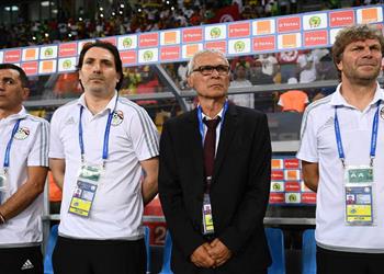 أسامة نبيه كوبر قال عن منتخب مصر مريض دفاعي ا ويتعامل مع اللاعبين كـ العساكر