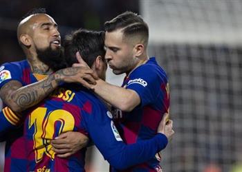 فيدال يكشف موقفه من الرحيل عن برشلونة ويوجه رسالة بشأن كورونا