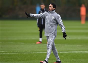 بيان رسمي آرسنال يوضح حالة أرتيتا ويرد على تأجيل الدوري الإنجليزي