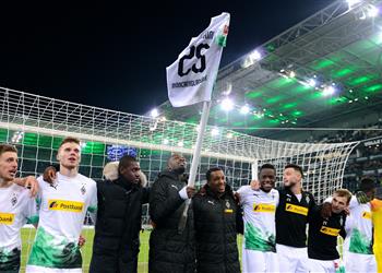 لاعبو مونشنجلادباخ يتنازلون عن رواتبهم لمساعدة النادي بعد تفشي كورونا