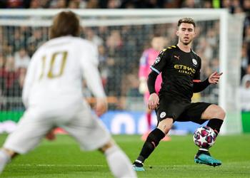 بعد اهتمام ريال مدريد وبرشلونة لابورت يتحدث عن مستقبله مع مانشستر سيتي