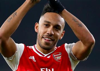 رغم وجود صلاح وماني أسطورة آرسنال ليفربول بحاجة لمهاجم مثل أوباميانج