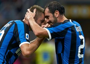 مانشستر يونايتد يستهدف ضم مدافع إنتر ميلان