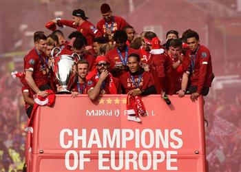 فيليبس ينصح ليفربول بتجديد عقد نجم الفريق