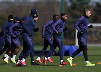 يان فيرتونخين يثير التكهنات بشأن مستقبله مع توتنهام