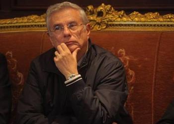 مصطفى فهمي يهاجم أحمد أحمد ويكشف مفاجأة عن نقل مقر الكاف من مصر