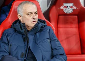 مورينيو يفتح الطريق أمام برشلونة لضم ندومبيلي ويحدد بديله