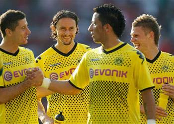 مهاجم بوروسيا دورتموند السابق كلوب وثق بي وليفاندوفسكي كان بديلي