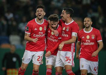 بعد اهتمام ليفربول بنفيكا يبدأ خطوات حماية نجمه