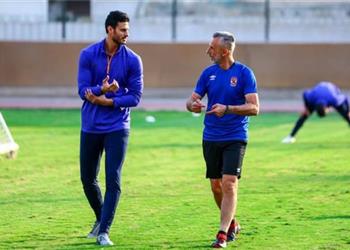 مدرب حراس الأهلي يشيد بحارس الزمالك ويكشف كيف تعامل مع الشناوي قبل مباراة صن داونز
