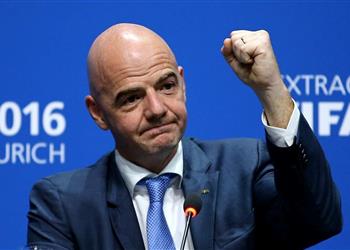 رئيس الفيفا كرة القدم ليست الأهم في الوقت الحالي ونحاول حل أزمة العقود