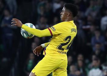 صحيفة إيطالية تكشف حقيقة رغبة نابولي في ضم فيربو من برشلونة