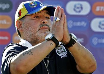 رئيس خيمناسيا لابارتا مارادونا عرض علينا تخفيض راتبه بسبب كورونا