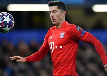 نجم مانشستر سيتي ليفاندوفسكي أفضل مهاجم في العالم