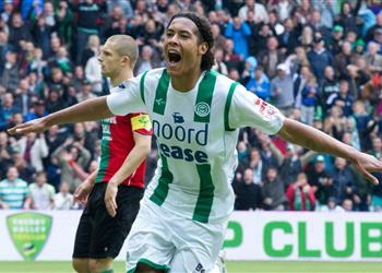 فان دايك يروي قصة 13 ليلة قضاها في المستشفى ويؤكد لم أبدأ مسيرتي كمدافع