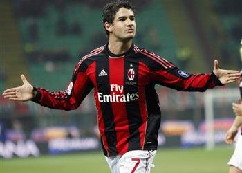 باتو ينصح ميلان عليكم بالحفاظ على إبراهيموفيتش ومالديني للعودة إلى الطريق الصحيح