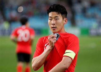 تفاصيل تجنيد سون في الجيش الكوري تدريبات نووية وتحمل الغاز المسيل للدموع