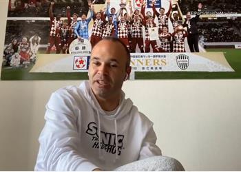 إنييستا تولي منصب في برشلونة لا أفكر في الاعتزال