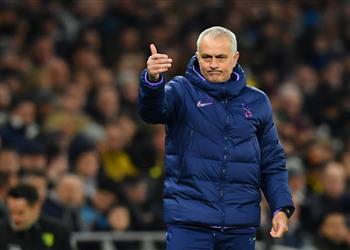 مورينيو يضع توتنهام في مأزق بسبب مخالفة إرشادات مكافحة كورونا