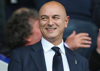 توتر بين لاعبي توتنهام ورئيس النادي بسبب رواتب الموظفين