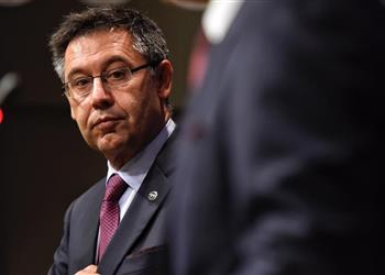 صحيفة كتالونية بارتوميو يشعر بالخيانة في برشلونة ويقيل نائبيه