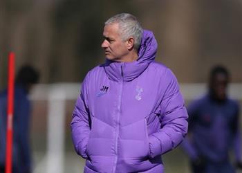 مورينيو يعتذر عن كسر الحجر الصحي والعودة لتدريبات توتنهام