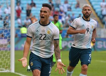 كريسبو يقارن بين لاوتارو مارتينيز وأجويرو