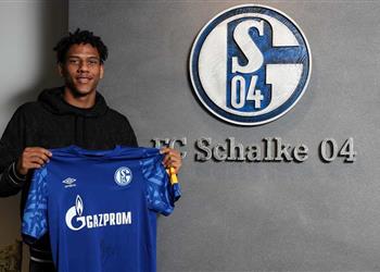 شالكة يسعى للاحتفاظ بمدافع برشلونة في الموسم المقبل