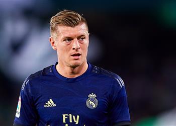 توني كروس يوضح تصريحاته بشأن تخفيض رواتب اللاعبين لم تترجم بشكل صحيح