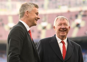 أليكس فيرجسون عن تبرعات مانشستر يونايتد لمكافحة كورونا استجابة رائعة للوباء