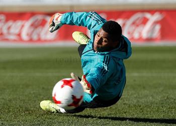 موها راموس كريستيانو رونالدو أهداني هاتفين وعجزت عن شكره