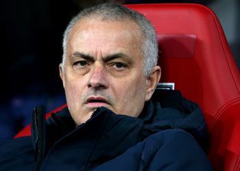 مورينيو يرصد لاعب وسط فالنسيا لضمه إلى توتنهام