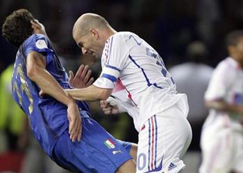 سانيول عن نطحة زيدان الشهيرة دخنت 250 سيجارة في 10 دقائق وقاطعته عامين