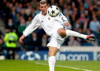 نجم برشلونة السابق تمنيت اللعب بجوار زيدان