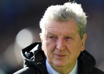 مدرب كريستال بالاس يجب استكمال الدوري الإنجليزي مهما كانت التضحيات