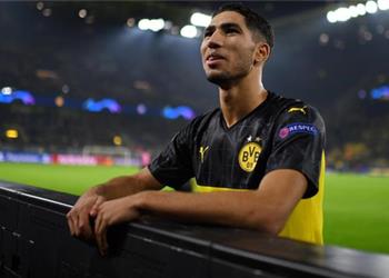 أشرف حكيمي يتحدث عن مستقبله بعد اهتمام كبار أوروبا ويكشف حقيقة تمديد عقده مع ريال مدريد