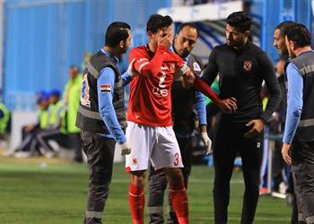 طبيب الأهلي يطمئن على برامج اللاعبين المصابين