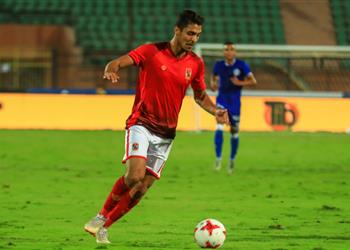 الأهلي يتلقى عرض ا من إنبي لتجديد إعارة محمد شريف