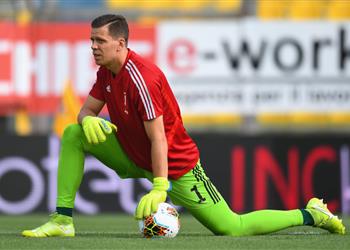 تشيزني وسائل الإعلام تروج لمجاملات يوفنتوس تحكيميا ودي ليخت مثل الحيوان