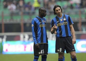 بالوتيلي يكشف عن حديث إبراهيموفيتش المحب ط معه